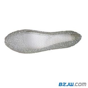 個(gè)性棉鞋與物美價(jià)廉的平跟涼鞋女 選購指南與購買渠道